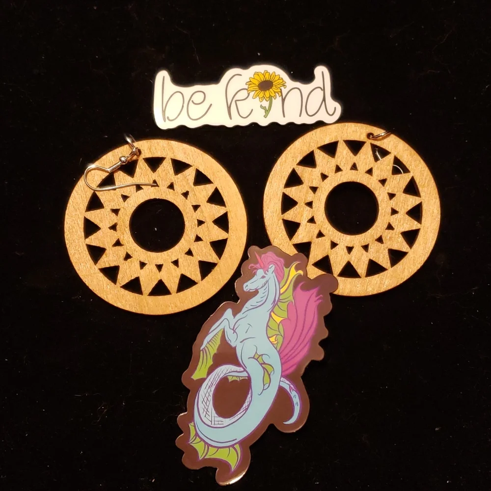 Wooden lightweight earrings with 2 stickers - Picture 1 of 2